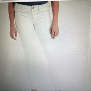 AE American eagle, mid rise, white jegging, size 4 short.  Perfect condition.